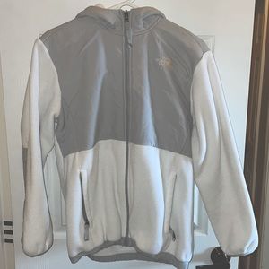 NorthFace Jacket White. Girls size XL